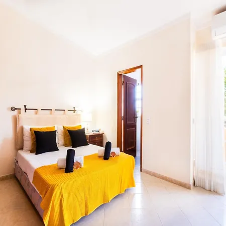 Villa In Albufeira Near Town Center