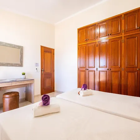 Villa Charming W Private Pool, Wi-fi, A C, Bbq Albufeira