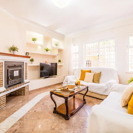 Charming W Private Pool, Wi-fi, A C, Bbq Villa
