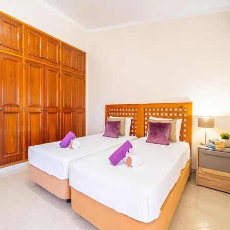 Villa Charming W Private Pool, Wi-fi, A C, Bbq *