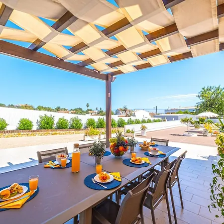Villa In Albufeira Near Town Center