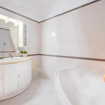 Villa In Albufeira Near Town Center *