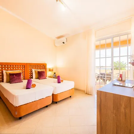 Villa In Albufeira Near Town Center Albufeira